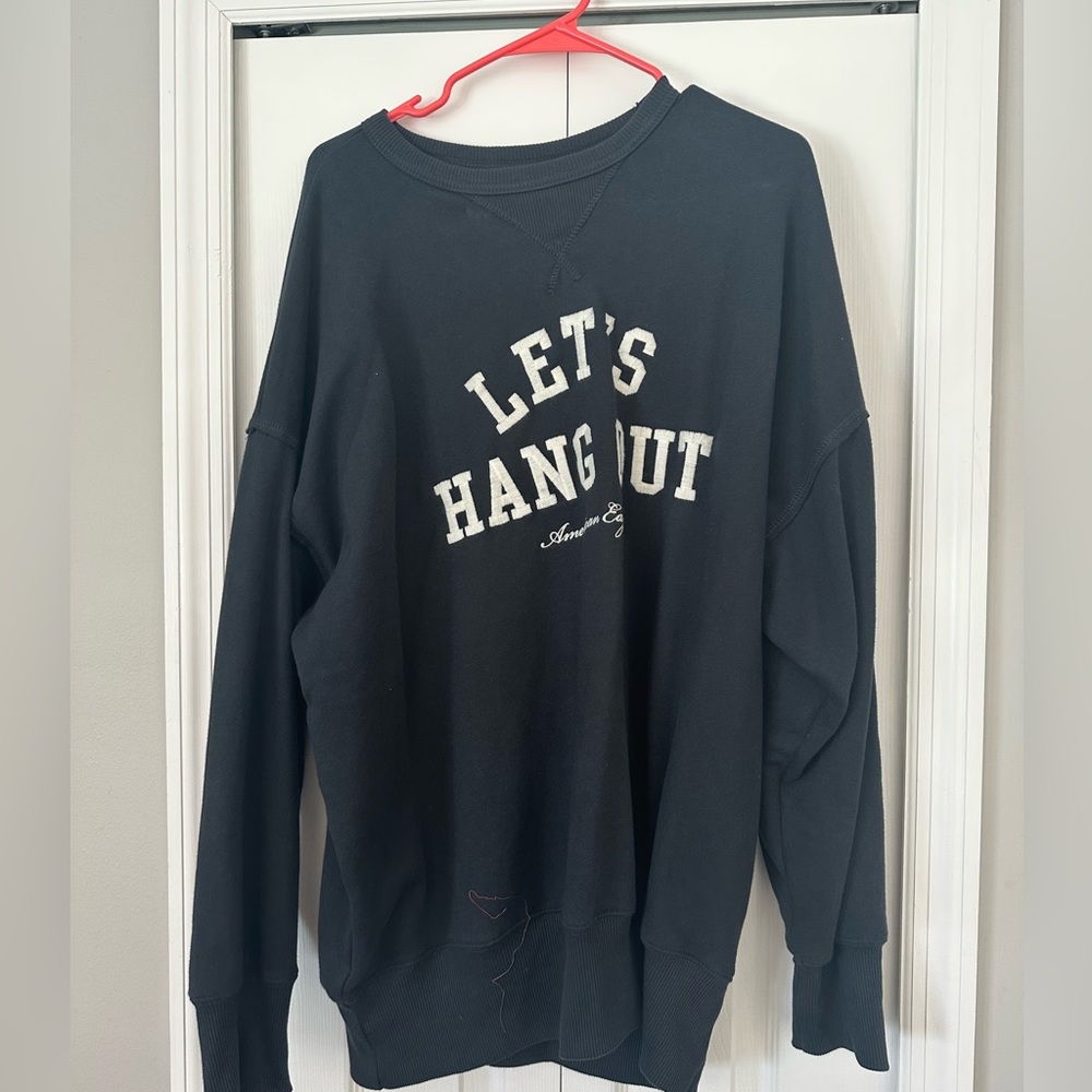 American eagle crew neck size medium (fits like a large)